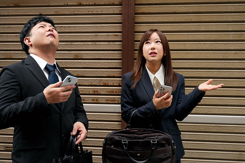 まさかの相部屋＆逆NTR 冴えない上司の俺に会社で一番の美人部下が… 若葉結希 - サンプル画像 - 3