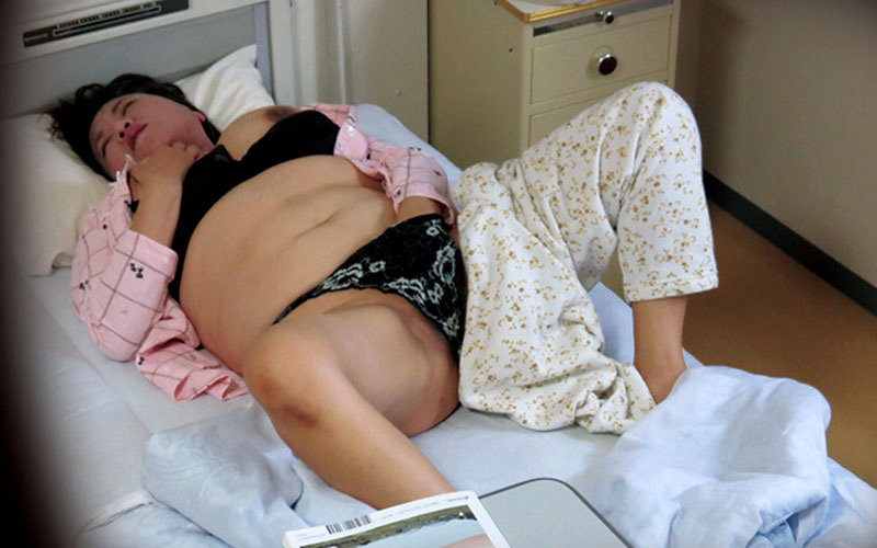 吐息が漏れる…おばさんの自慰 隠し撮り - サンプル画像 - 10