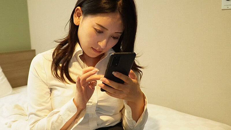 ビジネスホテル無防備オナニー 巨乳OL ＃10 紗々原ゆり - サンプル画像 - 2