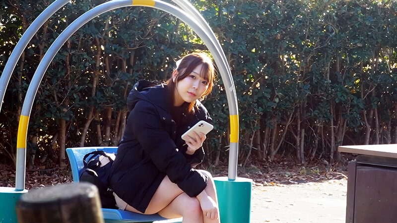 街のお姉さんがエロ過ぎてずっと見てたら、こっそり口で抜いてくれた話 - サンプル画像 - 1
