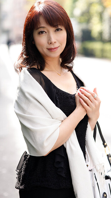 いやらしい六十路はお嫌いですか？ 【人生最後のAV出演】 刹那的に燃え上がる性欲旺盛セックス 膣奥を貫かれ、切なく咲き乱れる初撮り熟女 15人4時間スペシャル3 - サンプル画像 - 4