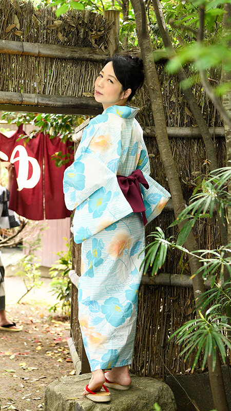 ちょっ…母さん！？清楚な顔した性獣母さん 息○相手に欲情する、ガマンできない五十路母12人240分5 - サンプル画像 - 4