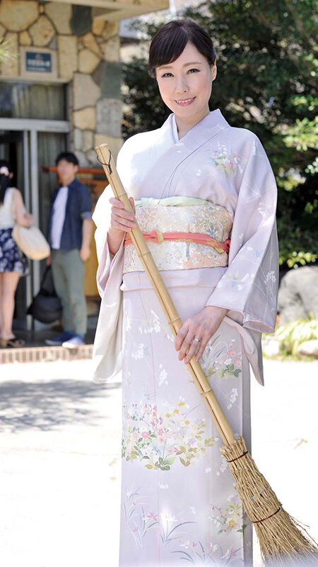 お義母さん…素敵です… あんな小娘よりも私の方が良いでしょ？ 美しき義母の色香に惑わされ 禁断の愛を受け入れてしまった母 12人4時間 - サンプル画像 - 18