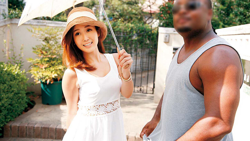 「やっぱり大きいのかな」「ちょっと興味あるかも」黒人にナンパされた熟女さんはデカマラに興味津々 想像以上のメガチ●ポを膣奥まで突っ込まれ狂ったようにイキまくる 黒人マラで昇天する素人熟女12人4時間SP - サンプル画像 - 5