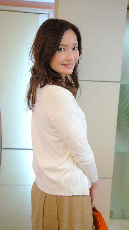 ラグジュアリーエロス 清楚で品良くセレブな熟女たち ナンパ中出し12人4時間SP14 - サンプル画像 - 2