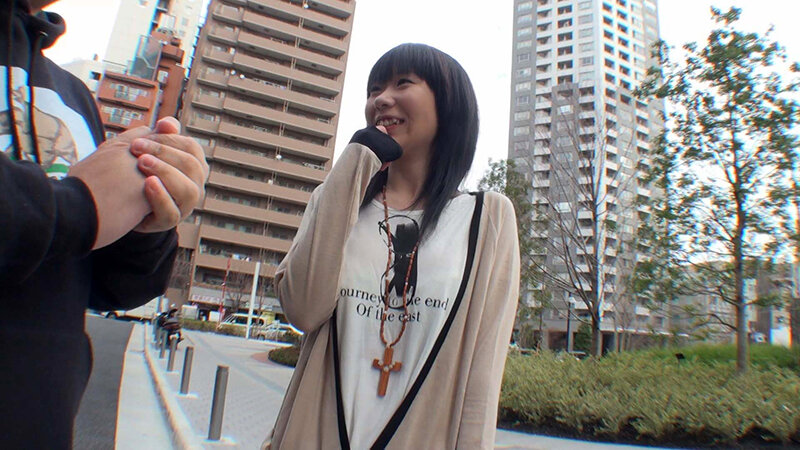 地味娘だってエッチはしたい！！ 大人しく真面目な娘ほど性的好奇心を隠し持つ！？ ナンパするなら…実は黒髪娘が狙い目だったりする！！ ちょっとエッチな地味娘12人4時間 - サンプル画像 - 14