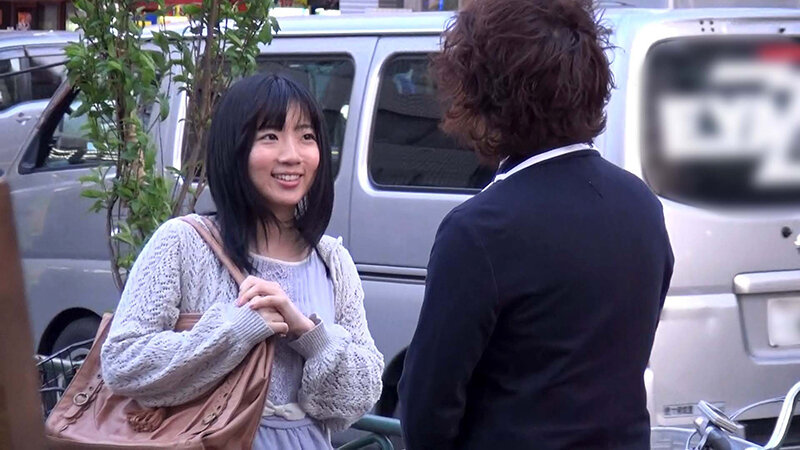 地味娘だってエッチはしたい！！ 大人しく真面目な娘ほど性的好奇心を隠し持つ！？ ナンパするなら…実は黒髪娘が狙い目だったりする！！ ちょっとエッチな地味娘12人4時間 - サンプル画像 - 3