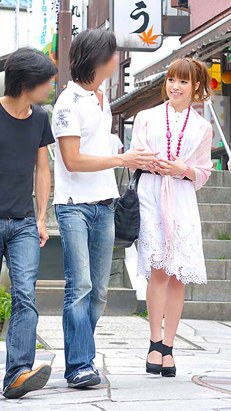 旅先で開放的になったところをすかさずナンパ 奥様の性欲爆発！ 本能むき出しエッチ 人妻旅先不倫 12名4時間 - サンプル画像 - 1