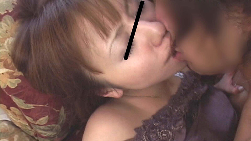 スカートめくれば、まさかのTバック！！ 清楚に見える奧さんの隠れたやる気はパンツに現る！？ 隠れビッチな淫乱妻 ナンパ中出し12人4時間（4） - サンプル画像 - 8