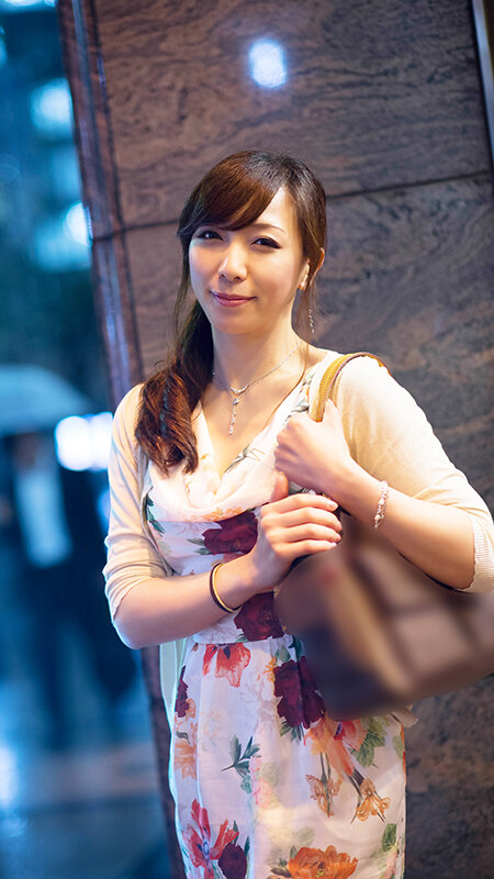 ラグジュアリーエロス 清楚で品良くセレブな熟女たち ナンパ中出し12人4時間SP15 - サンプル画像 - 2