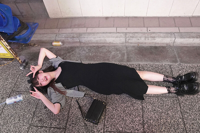 酔い潰れ寝転びギャルをお持ち帰り！@歌舞伎町 イラマ・スパンキング・首絞め へべれけ5P やよい （メスガキ31） 三葉やよい - サンプル画像 - 2