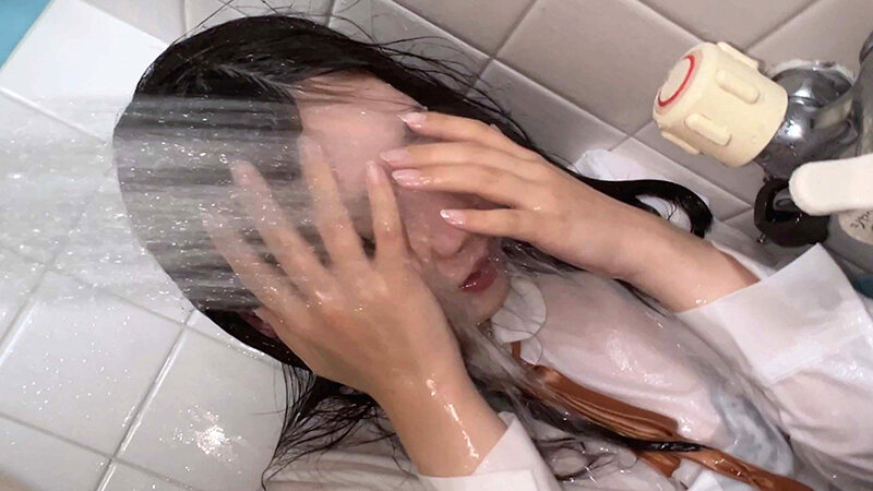 のぞき見バスタイム 騒音に耐えかねて窓を覗いたら地味で物静かな娘がお風呂場で自慰行為をしている姿をみてしまい、俺は発育途中のムチムチな身体に興奮してしまい我慢できずに犯した。 篠崎菜都香 - サンプル画像 - 4