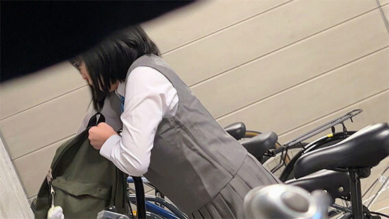 つきまとい02 ～地味な子の制服姿・自宅・私服姿を何日も盗撮記録～ - サンプル画像 - 2