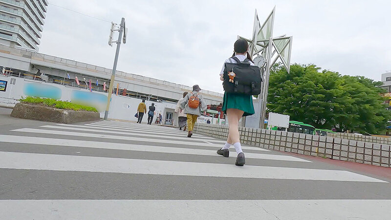 つきまとい03 二つ結びで活発そうにリュックを揺らして電車通学をする子の制服・私服姿の長期盗撮記録 - サンプル画像 - 2