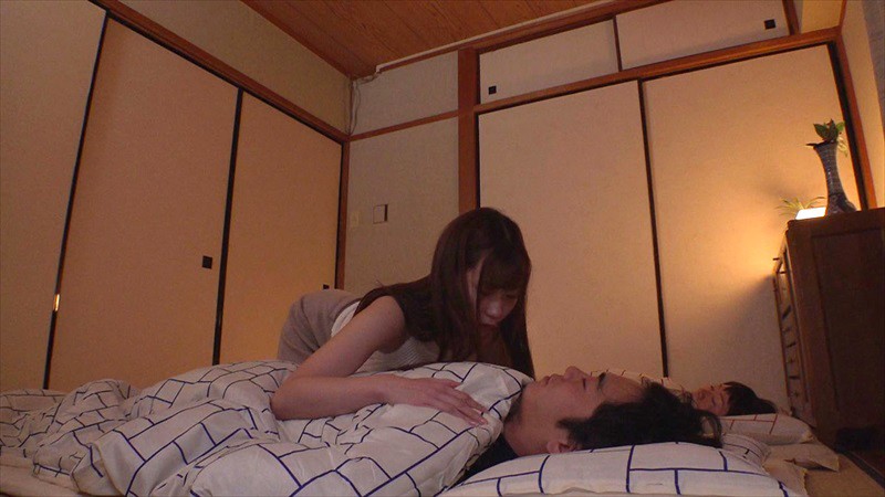 「ねぇ…久しぶりだね…」両想いだった幼なじみと布団の中で隠れて汗だく舐め合い密着中出しSEX - サンプル画像 - 6