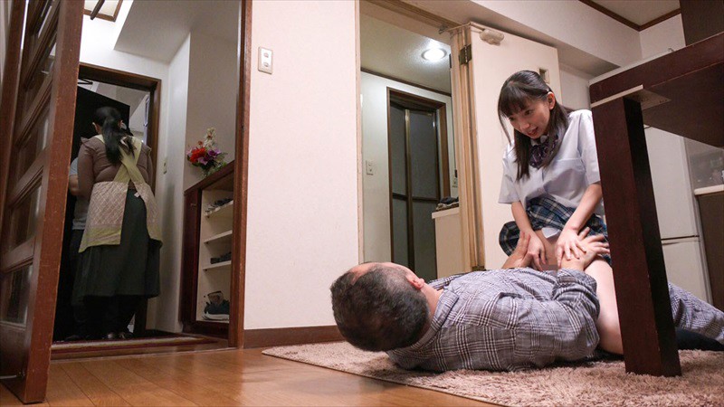 「私のパンチラ見たいんでしょ？」清楚な顔した新しい娘が挑発おねだり即ハメ！母に隠れて憧れの義父チ○ポでイキ乱れ！何度も中出しを求めた！ 3 - サンプル画像 - 17