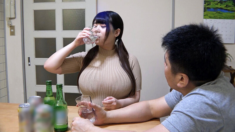 デカ乳が服の上からでもクッキリ目立つ井●線沿いの元気な居酒屋店員さん、かなり押しに弱いタイプで巨根でヒィヒィ潮吹きまくってガチ逝き二重丸 ひより（I-cup/21歳） 白雪美月 - サンプル画像 - 2