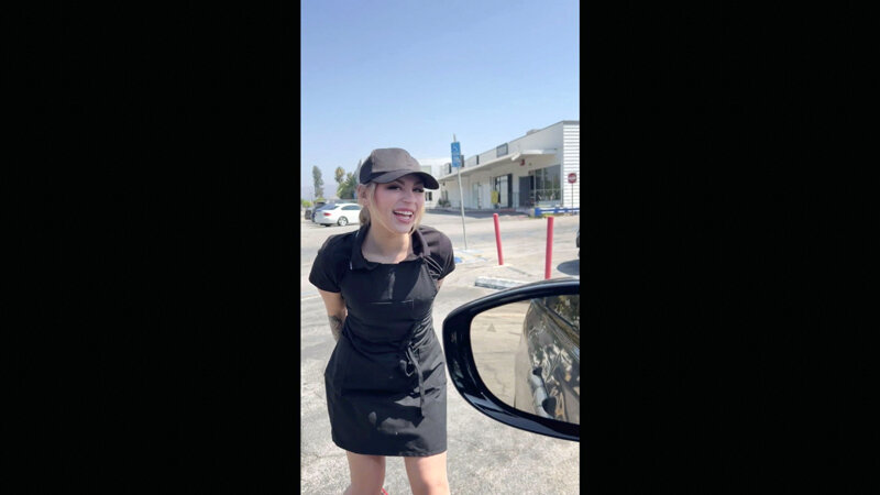 ロスの有名ホットドッグ店の看板美女がオモチャのモニターからまさかの絶頂生ハメSEXに！！アナ（25） - サンプル画像 - 2