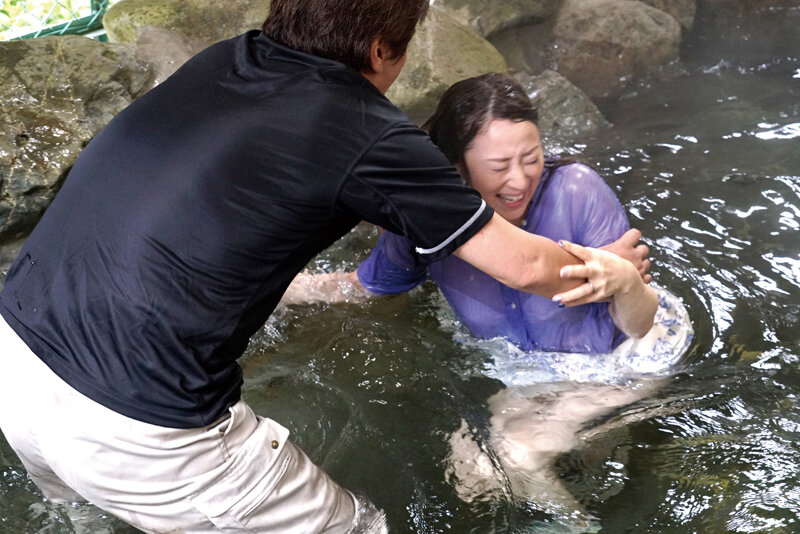 衝撃の人妻レ●プ事件！！ 無茶苦茶に犯●れ望まない快楽に悶えイキ！！ 20人 4時間 - サンプル画像 - 8