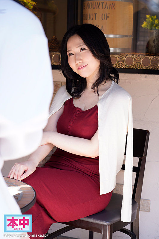 「生中出し無料」の好条件で誘って、年下男子の若い精子で隠し子を作るタダマン巨乳人妻 佐山愛 - サンプル画像 - 1