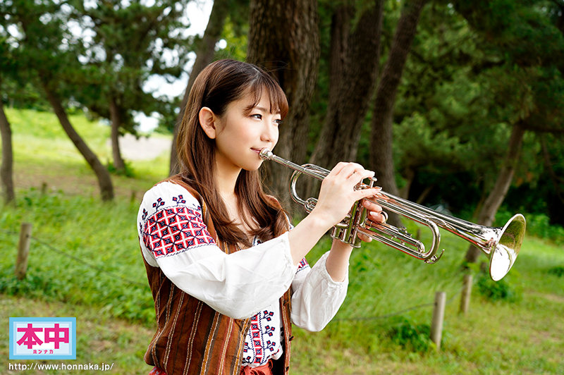 夢？それとも就職？ 将来に悩む就活中の現役女子大4年生が好きな事に踏み出したくて思い切って中出しAVデビュー！！ 桜坂りんか - サンプル画像 - 1