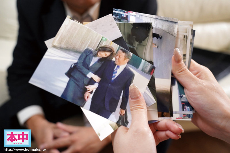 不倫命令立場逆転逆NTR 上司の奥さんにW不倫がバレて奥さんの目の前で何度もセックスをさせられたワタシは…恥じらいどころか興奮して中出しを見せつけてしまった。 JULIA - サンプル画像 - 1