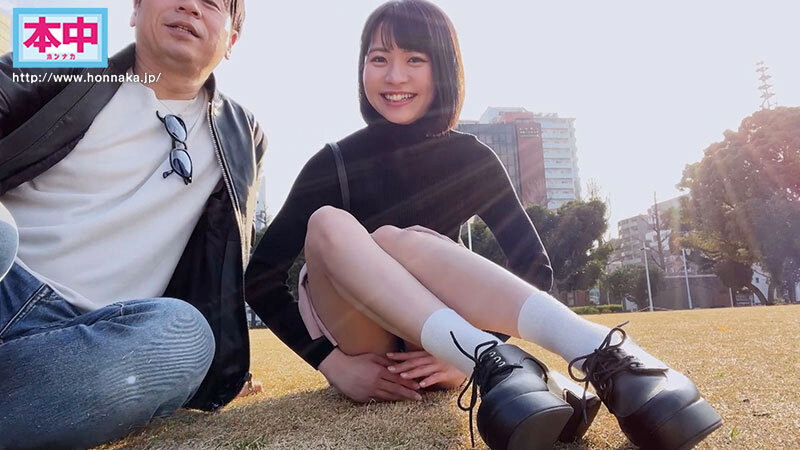 いつも可愛いと思っていたカフェ店員をダメ元でデートに誘ったら困り顔しながらも笑ってOKしてくれて、日帰りデートのはずだったけど、ホテルに連れ込んだら、急にエッチで積極的になってきて、朝までめちゃくちゃ中出ししまくった。 東條なつ - サンプル画像 - 2