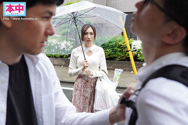 苛めっこの息子の友達を自宅エステサロンに呼び出して 超絶品BODYママのパイズリ＆膣圧施術でチ●ポびんびん状態で中出し謝罪させる！！ JULIA - サンプル画像 - 1