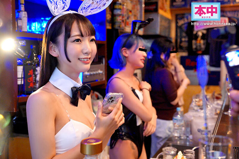 新人！都内で話題沸騰！飲んでも絶対勃たせてくれる中出しOK エロカワバニーガルバ店員AVデビュー！！ あおい藍 - サンプル画像 - 1