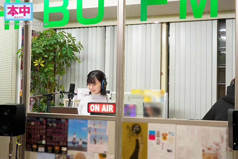 MCボイスと喘ぎ声どちらがお好きですか？顔出しNGだった隠れ美少女な地方局ラジオMCが中出しOKした日 この声聞いたことある！新人 愛葉陽葵 AVデビュー - サンプル画像 - 2