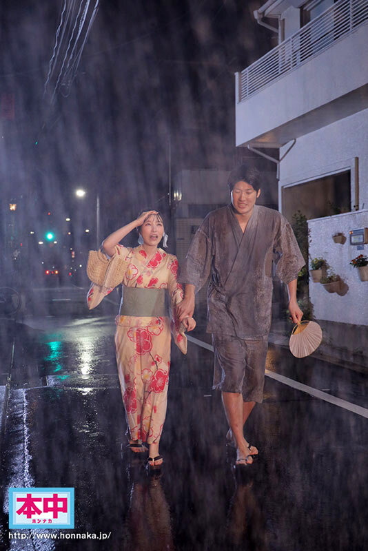 花火大会の夜、狂わせた突然の大雨 幼馴染のクラスメイトと駆け込んだラブホ相部屋雨宿り中出し 香水じゅん - サンプル画像 - 2