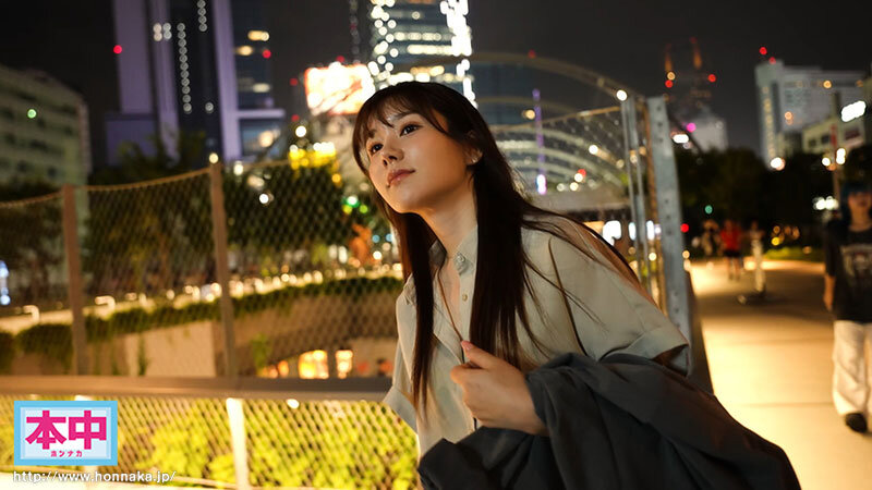 昔からの気軽に話せる女友達が会社では上司からも部下からも仕事ができる女だと思われていて、たまには弱さをみせたいのにと愚痴をこぼすので、 居酒屋とバッティングセンターデートに付き合ったら、なんか盛り上がっちゃって終電逃してラブホにお泊り 明日の朝… 五日市芽依 - サンプル画像 - 1