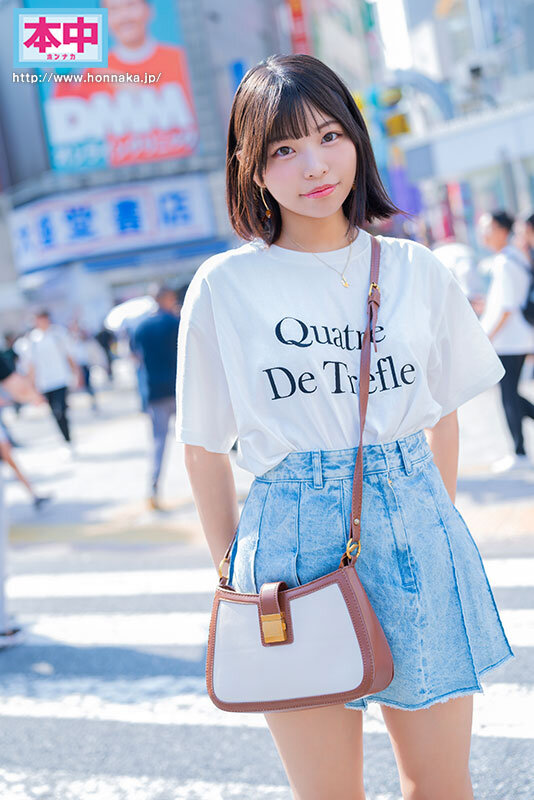 乃●坂にいる子にちょっと似てる女の子中出しAVデビュー 被写体モデル1時間3000円でやっている女子にAV出演交渉！即中出し解禁！ 水野ろあ - サンプル画像 - 1