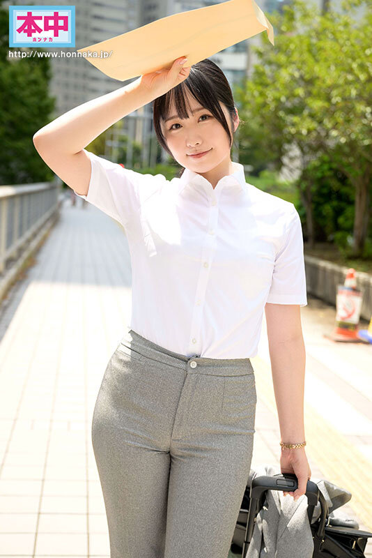私、就活の合間にAV出演します 地方から企業面接のために上京して来た女子大生。面接と面接の空き時間に中出しAVデビュー！！ 南紫音 - サンプル画像 - 1