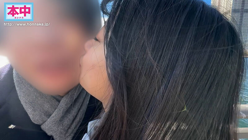 息子と妻が実家に帰省中、息子が通う保育園の可愛いと思っていた小柄な保育士さんをダメ元でデートに誘ったら、初めは断られたけど、次の日にやっぱりOKですと連絡がきて、横浜でデートして、近くのホテルに連れ込んだら、彼女も期待していたのかすごく嬉しそうで… 北岡果林 - サンプル画像 - 2