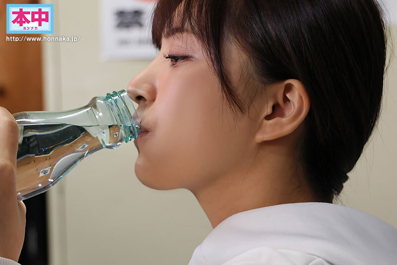 生意気な学生バイトに1週間媚薬を仕込み続けて2人きりになるシフトの夜に勤務態度改善キメセク中出し15発 根尾あかり - サンプル画像 - 4