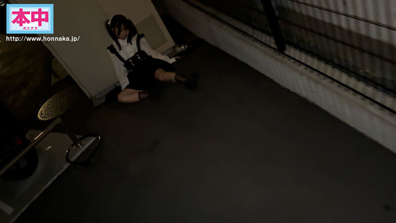 BITCH MELTDOWN 早朝、路上で寝る女の子たち 新●区歌●伎町ホスト帰りみに娘編 - サンプル画像 - 1