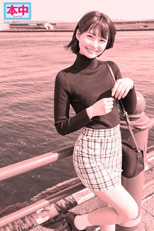 一度関係があった可愛いカフェ店員と3年ぶりに再会したら人妻になっていた。もう一度しないと誘ったら最初は断られたけど押しに弱いのは変わらずで… 1度だけの約束でホテルで朝までめちゃくちゃ中出ししまくった。初めての朝帰り不倫 東條なつ - サンプル画像 - 11