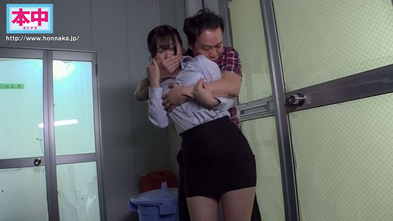 あの頃の続き…ナマでしよう 僕と夏歩さんはいじめられていた。いじめていた連中の命令で、僕はチ○ポを露出させられ夏歩さんはフェラするというイラマごっこが一時期流行ったが、飽きたのかすぐにやらなくなった。でも、僕はあの続きがしたくなっていた― 花守夏歩 - サンプル画像 - 4