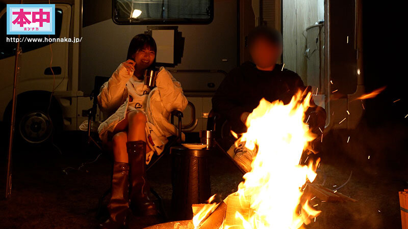 普段は真面目な会社員だけど、僕の前では面倒くさい彼女。かまわないとすぐ拗ねるし、メールの返信が遅いと誰と会ってたの？と 束縛も激しい彼女が行きたいと言っていたキャンプをしに郊外へ。デート中も面倒くさいモードに入り「今エッチしたいの」と彼女のペ… 根尾あかり - サンプル画像 - 6