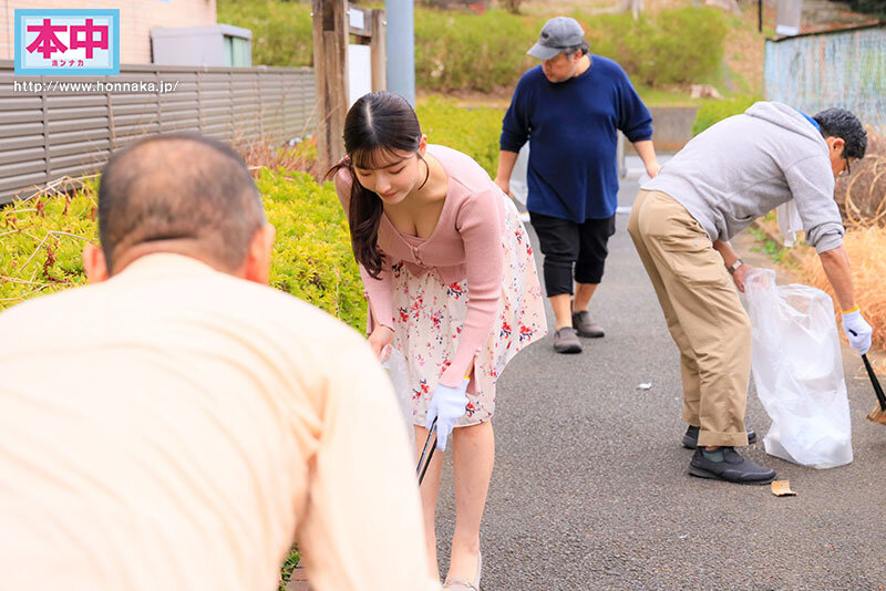 私の巨乳に目をつけられてー旦那が不在の日中、義父と町内会のオヤジたちにストリップと中出し輪●され続けています 彩月七緒 - サンプル画像 - 1
