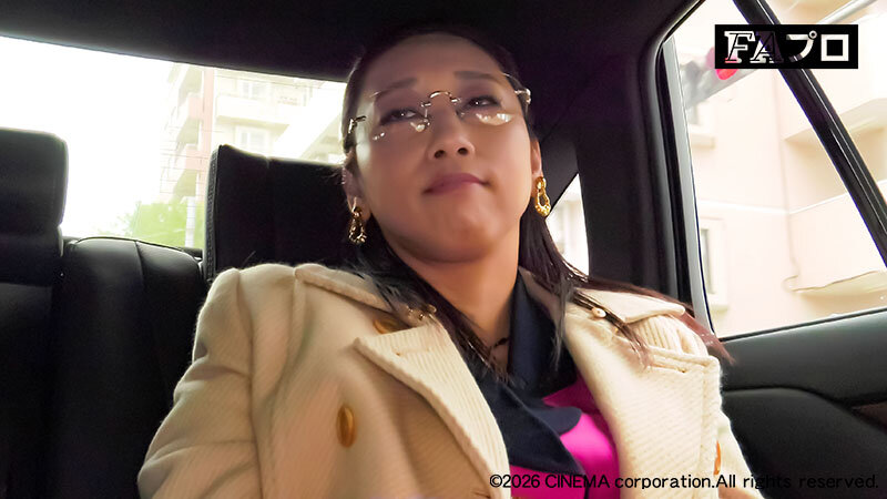 熟女濃厚接吻 エリート議員43才の卑猥なる下半身 白峰郁美 - サンプル画像 - 1