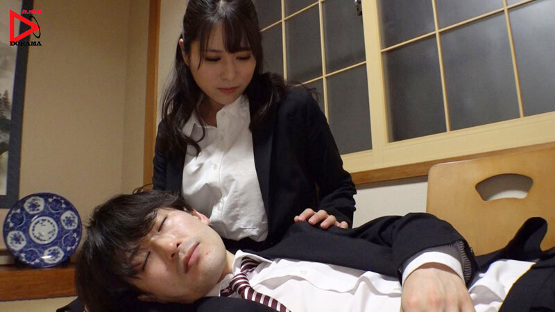 取引先との飲み会で終電を逃した僕は、後輩女子の誘惑に負けて愛妻に嘘をつき、種付け社内不倫をしてしまった。 伊織羽音 - サンプル画像 - 2