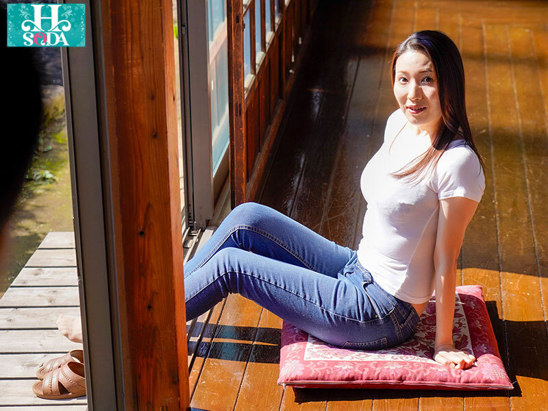 叔母さんのむっちりとしたカラダで甘トロにさせられた童貞の僕は熟れた温もりに何度も中出しをしてしまった。 妃ひかり - サンプル画像 - 4