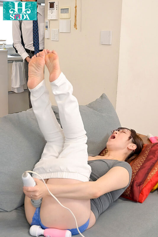 高圧的で厳しい教育ママの下品すぎるオナニーは僕には刺激が強すぎて、勉強が手につかない。 川上ゆう - サンプル画像 - 4