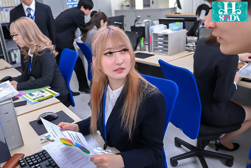 学生が体験入社。淫ターンシップ 耳元でエロい事囁かれるとか、お尻に軽くタッチされるとか、どさくさに紛れてオッパイ揉まれるとか…、普通だよ？これが社会っていうやつだから。就職したら、当然のように毎日セクハラされるからね、慣れとこうね今のうちに…。 - サンプル画像 - 4