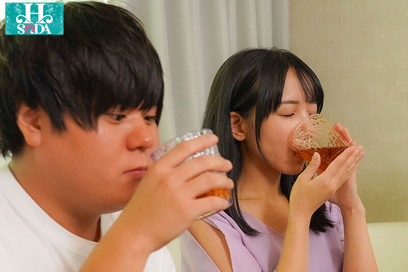 マジックミラーNTRエステ 隣で美乳スレンダーな彼女が寝取られているのに、僕は巨乳お姉さんの凄テクに抗えず、生中セックスしてしまった。 蓮実クレア 美咲音 - サンプル画像 - 4