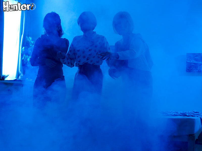 催淫ガス強●スプラッシュ発情空間～突然出来た可愛すぎる3人の巨乳義姉を催淫ガスで充満した部屋に閉じ込めて強●発情～ - サンプル画像 - 1