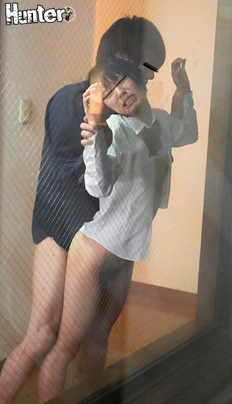 「やっと2人きりになれたね…。絶対逃がさないよ…」自宅で逃げ回る女子●生を家中追いかけ廻す家庭狂師 - サンプル画像 - 5