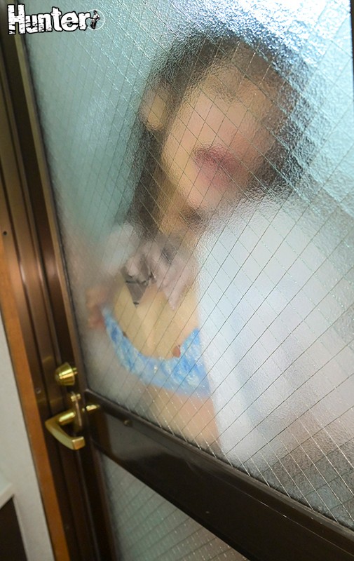 「やっと2人きりになれたね…。絶対逃がさないよ…」自宅で逃げ回る女子●生を家中追いかけ廻す家庭狂師 - サンプル画像 - 7